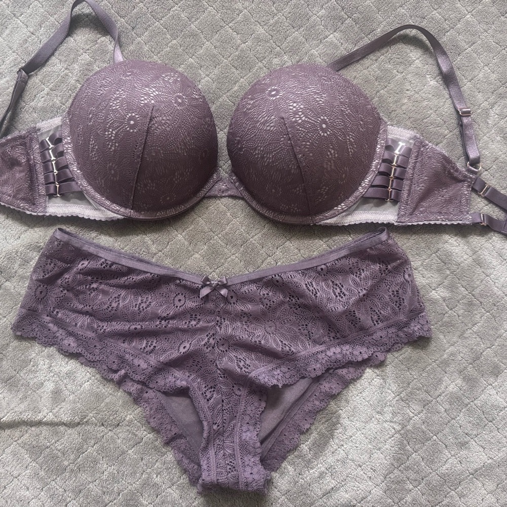 Victoria's Secret Lace Bra and Panty Set 34DD and XL